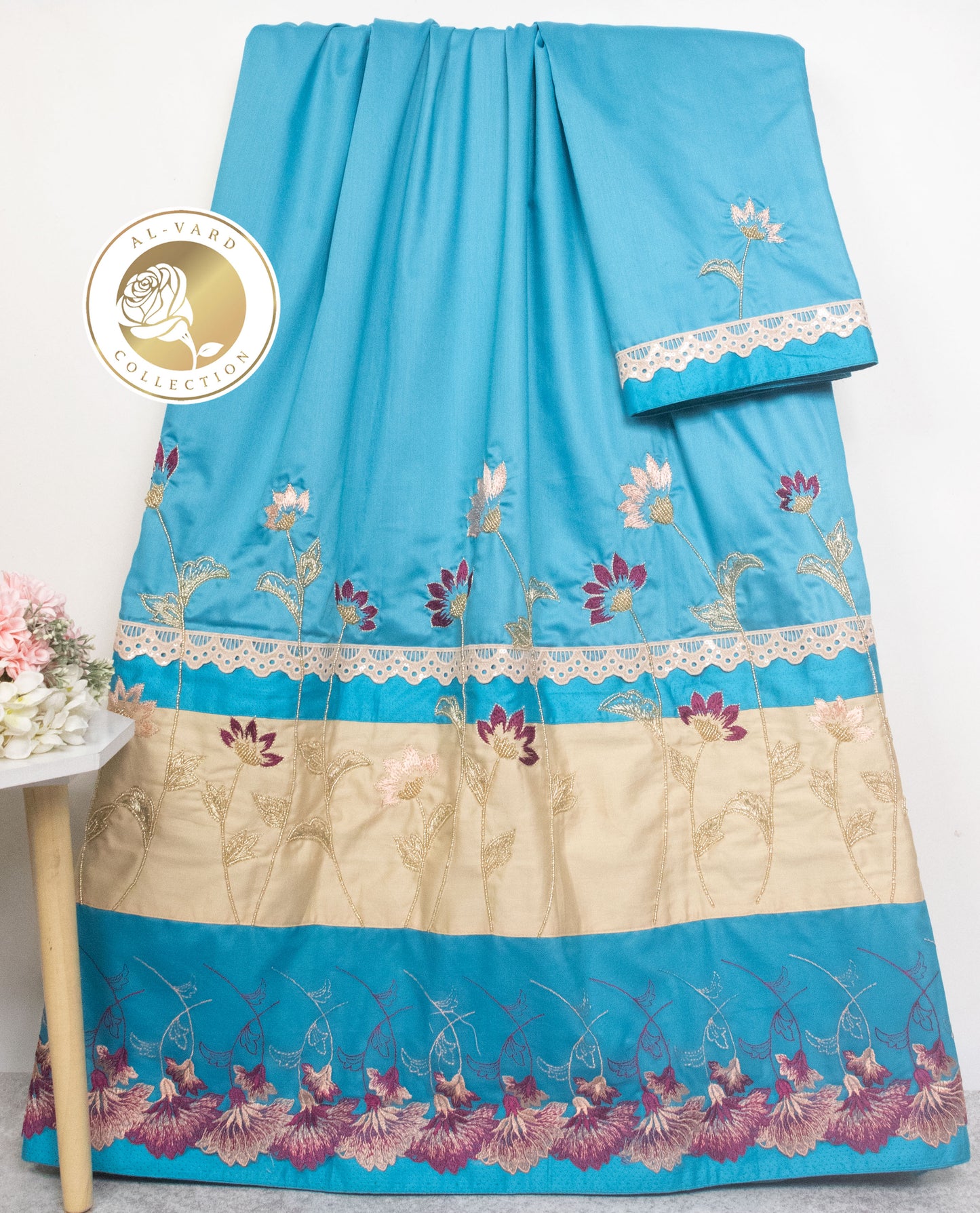 Turquoise blue rida with smart lacing & border aari work