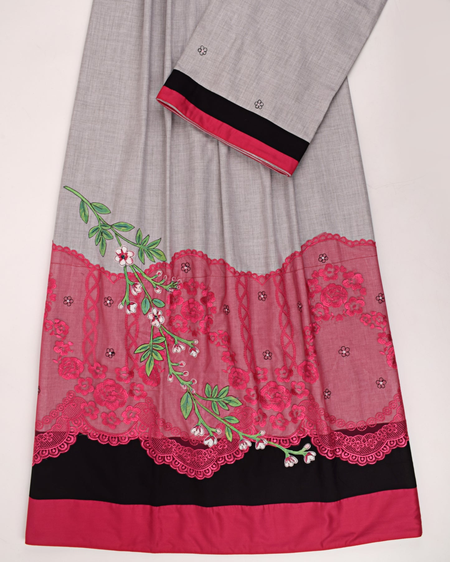 Light Grey Rida With Smart Lace & Floral Work On Lace