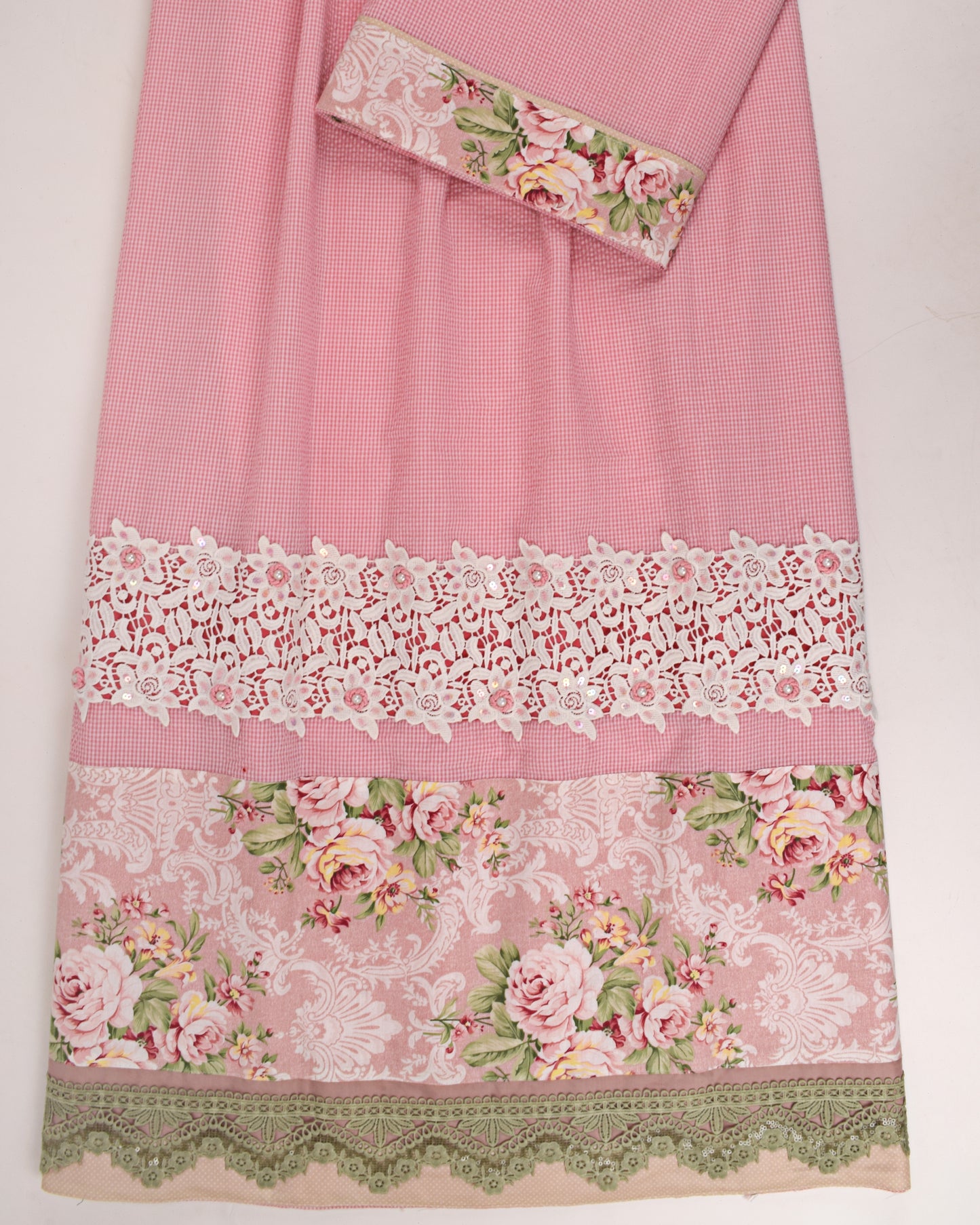 Pink Original Popcorn Rida With Smart Floral Panel & Bullion Work On Lace