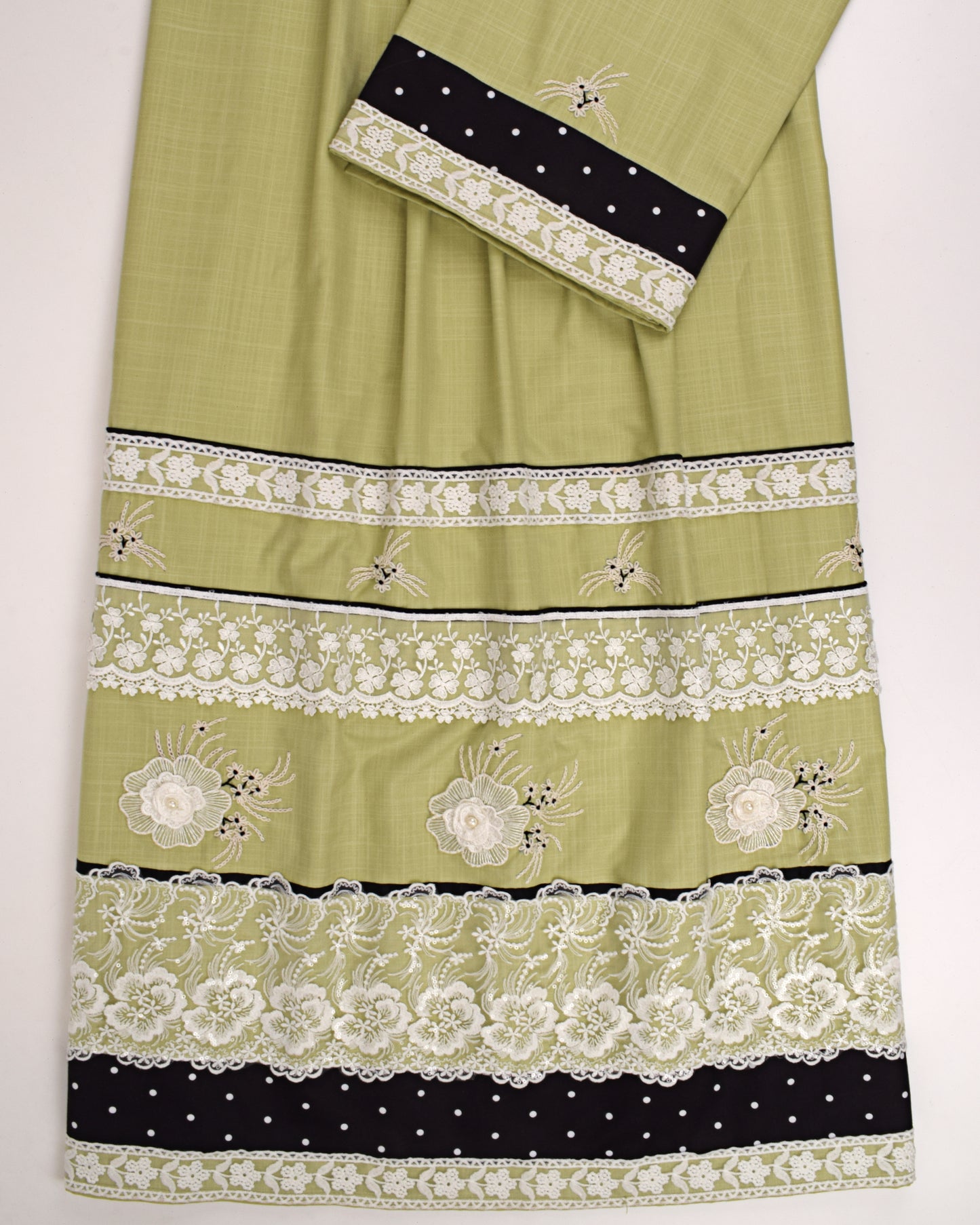 Light Green Rida With Smart Lace &  All Over Floral Work