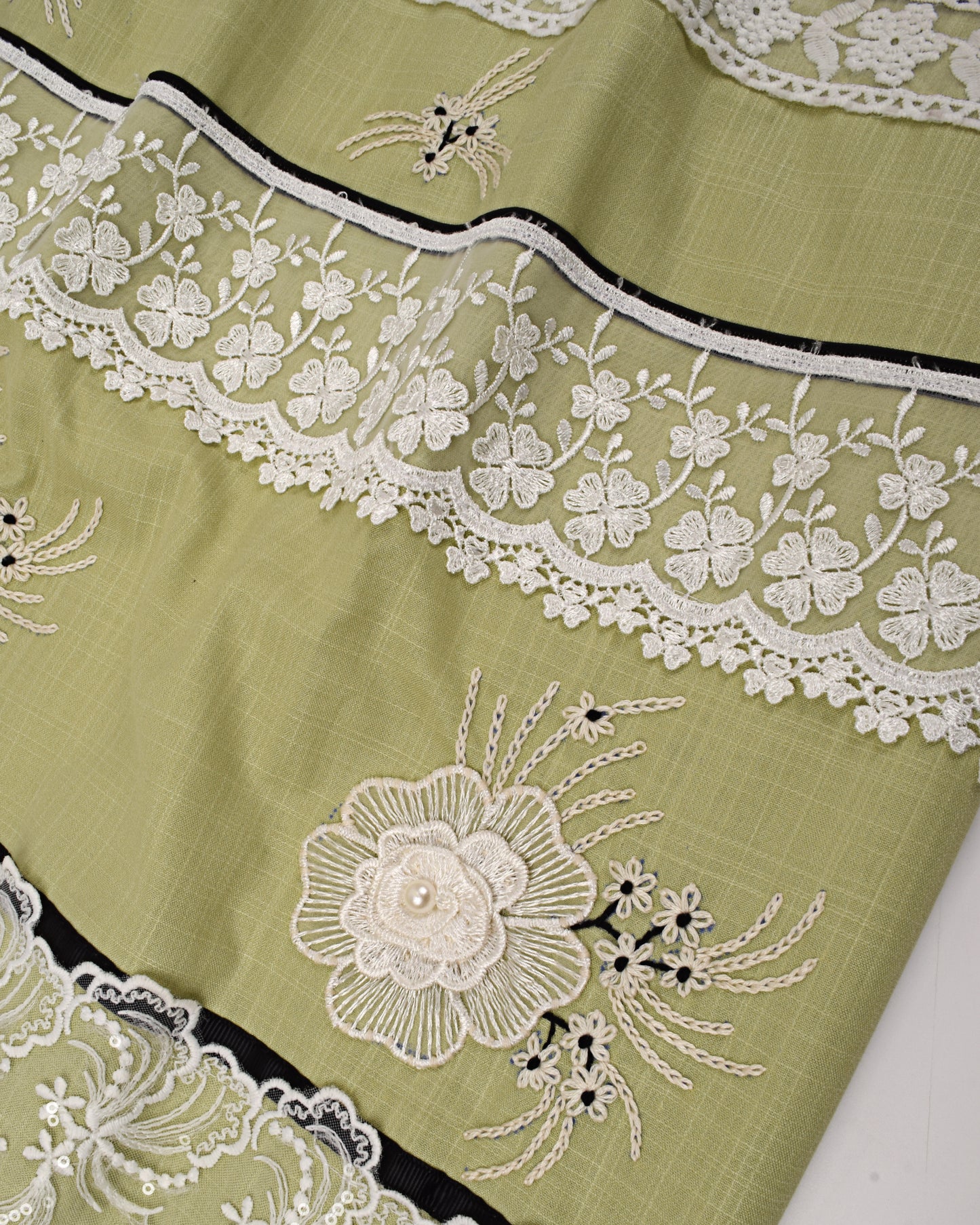 Light Green Rida With Smart Lace &  All Over Floral Work