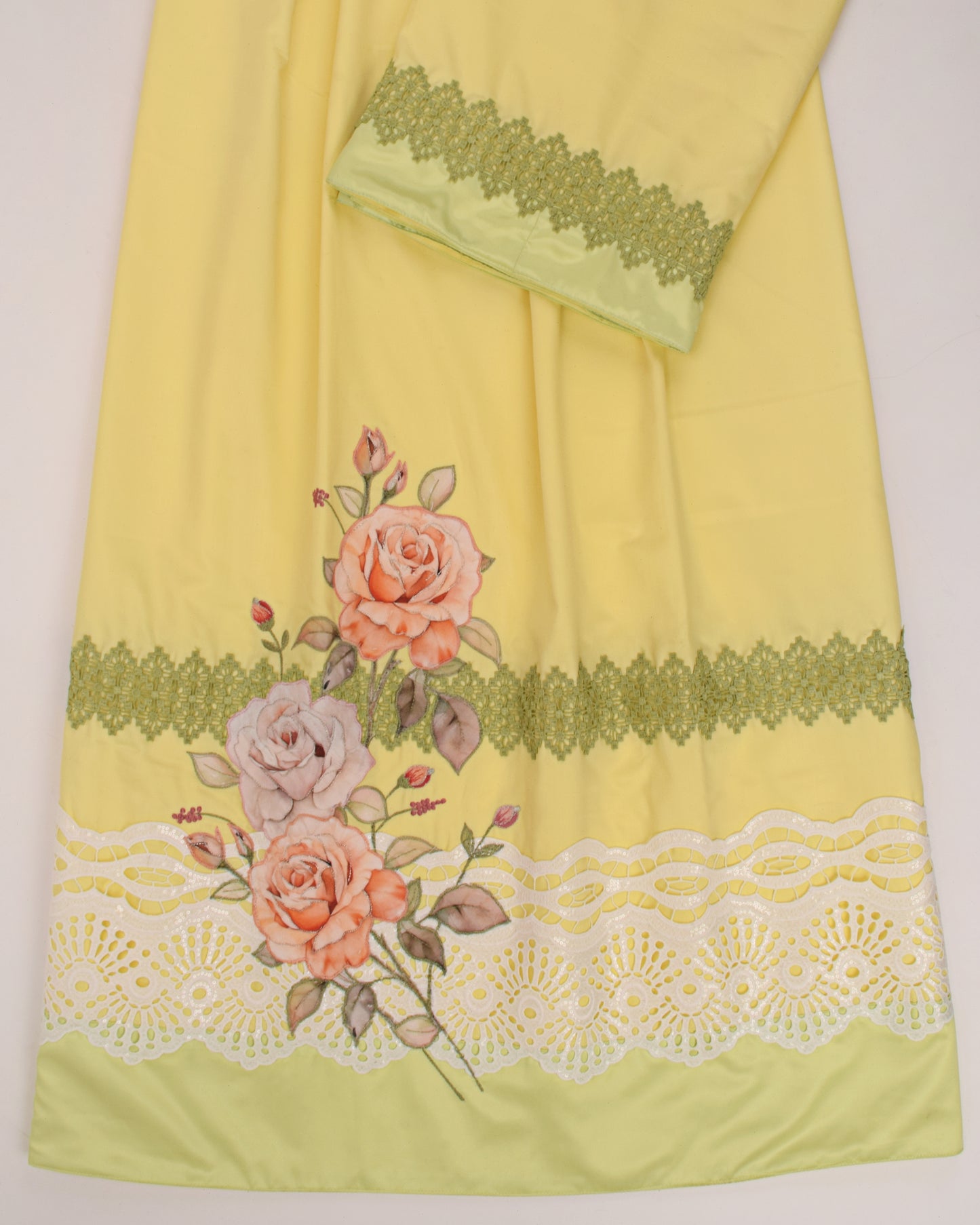 Lemon Yellow Rida With Smart Lace & Floral Applique Bunch