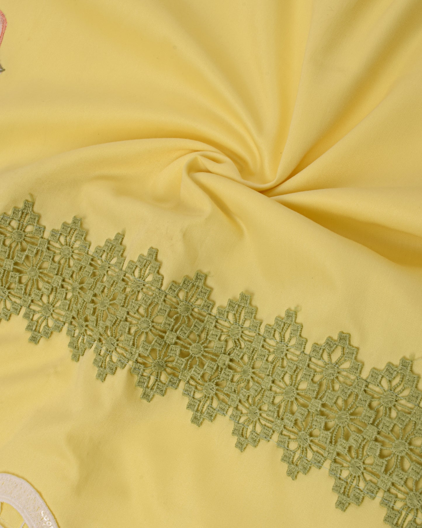 Lemon Yellow Rida With Smart Lace & Floral Applique Bunch