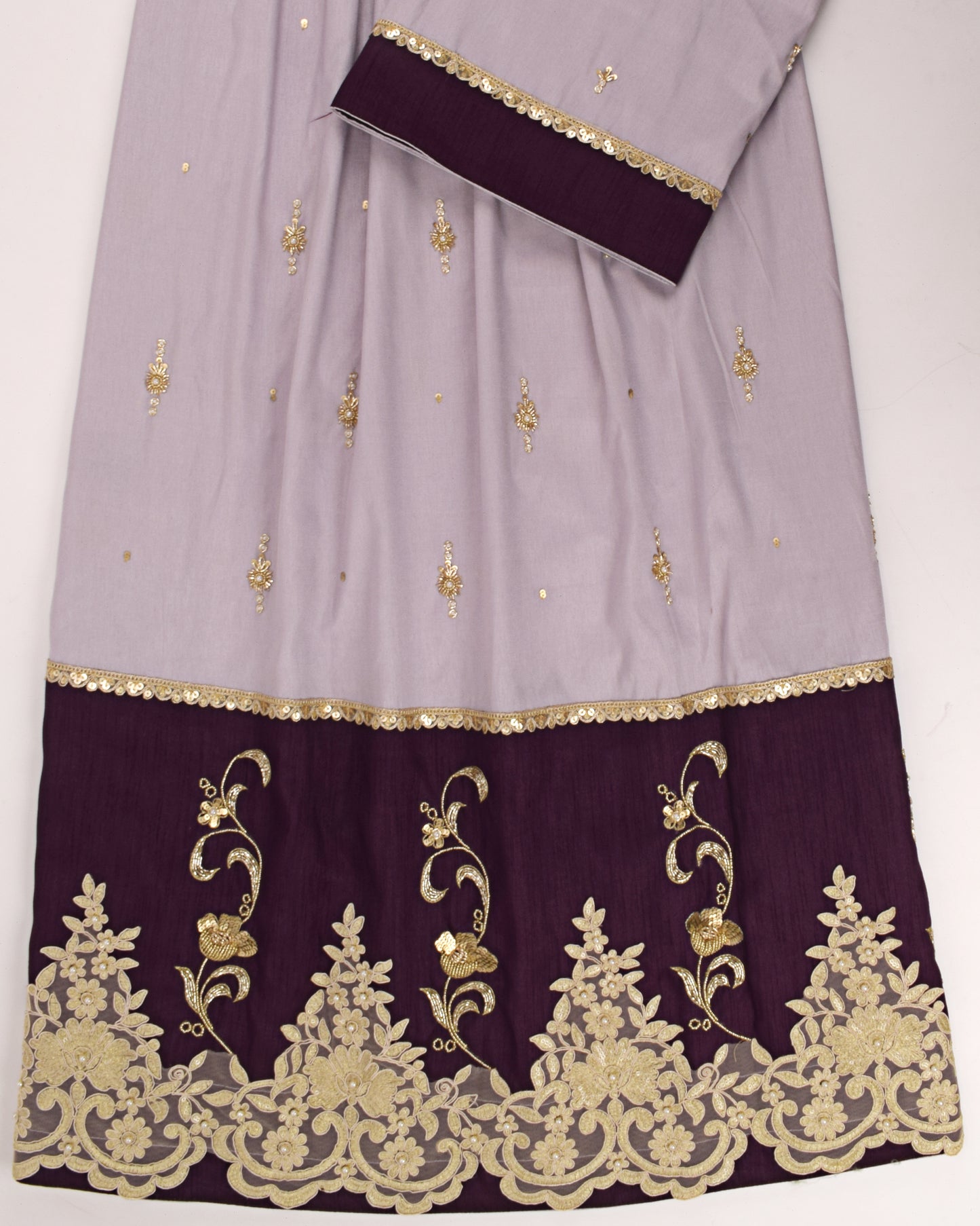 Lilac Silky Rida With Smart Dark Wine Panel Heavy Lace & Aari Work -4500/-