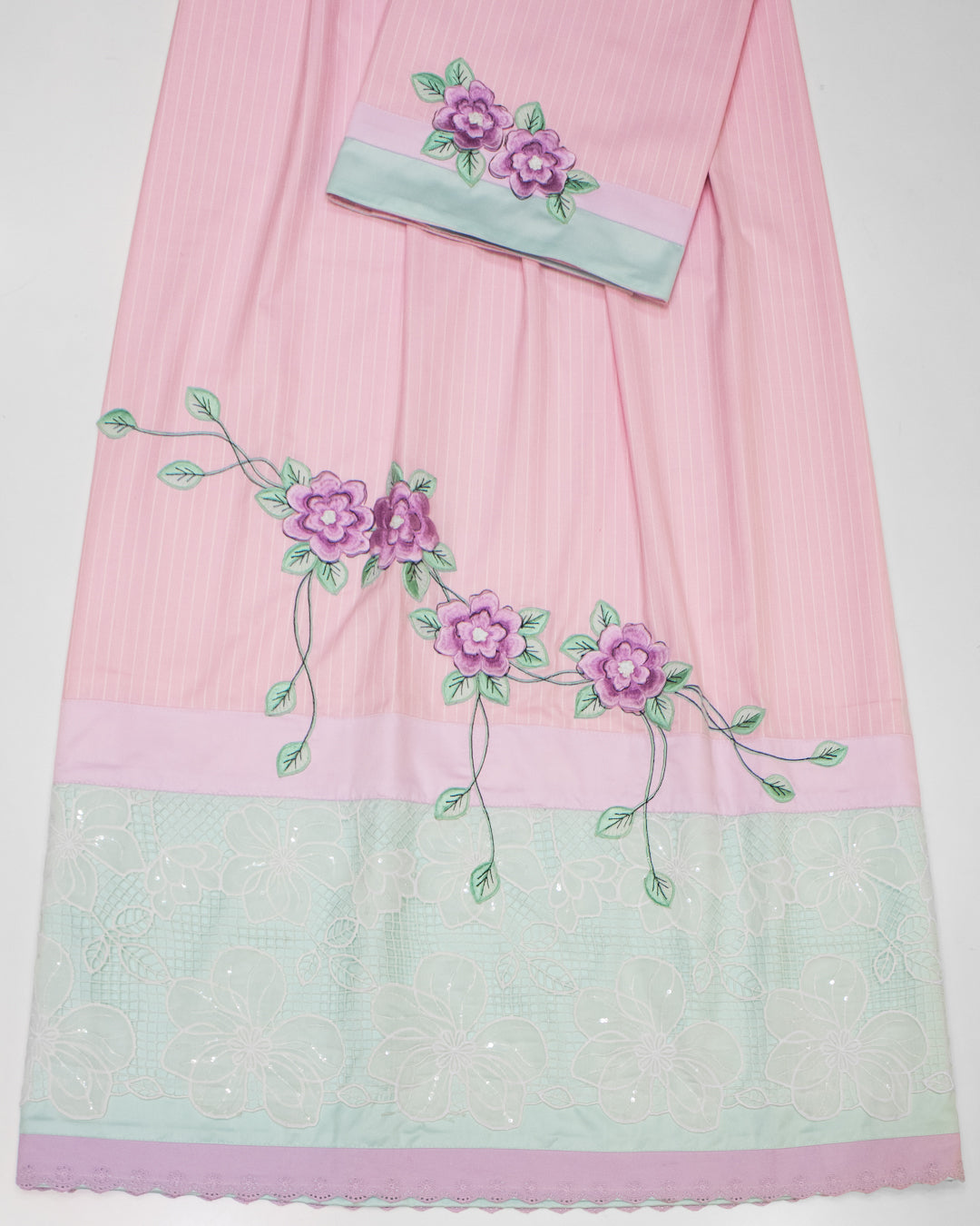 Onion Pink White Lining Rida With Smart Lace Panel & Floral Applique Work